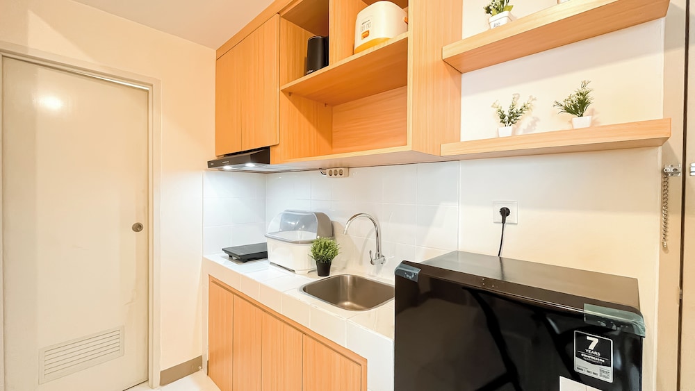 White Toned Style 2Br Tokyo Riverside Pik 2 Apartment