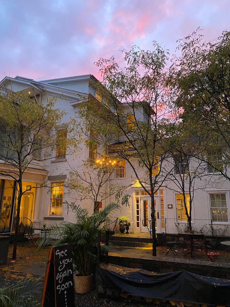 Argos Inn