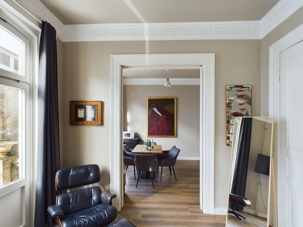 Art Apartments