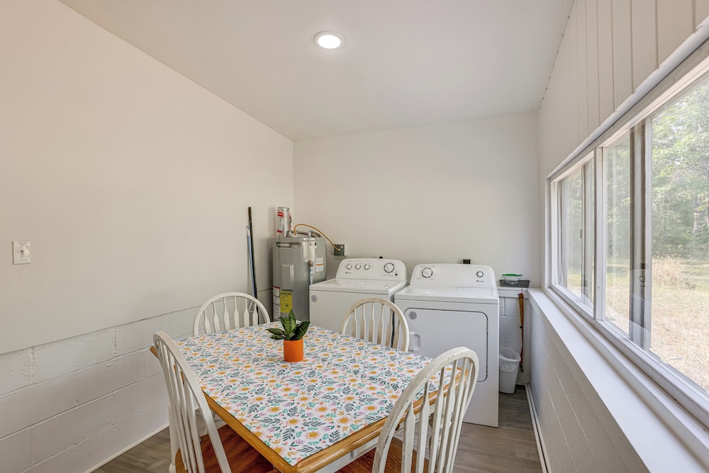 Pet-friendly Retreat: Over 3 Acres in Baldwin!