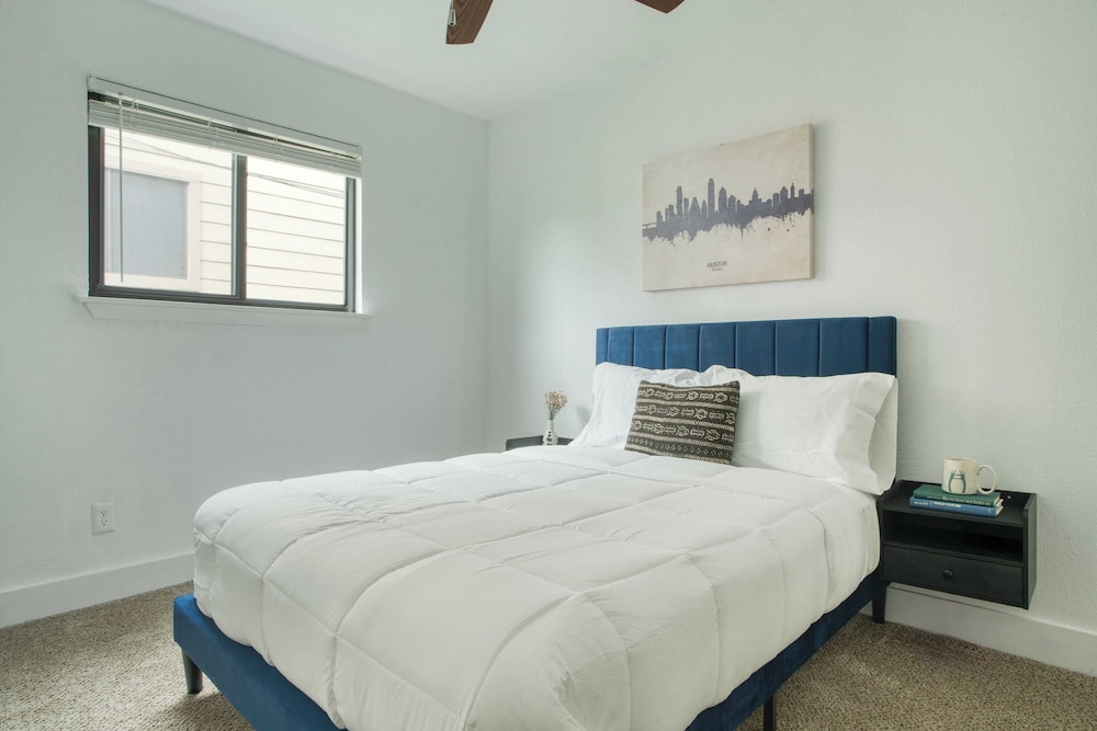 Modern Home w/ Shared Pool, Yard & Prime Location Fairlawn Lane B by Avantstay