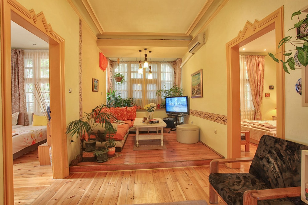 Guesthouse Tomovi