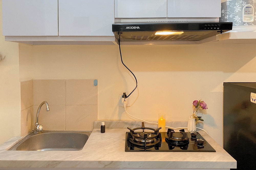 Homey And Good Place Studio At Tifolia Apartment