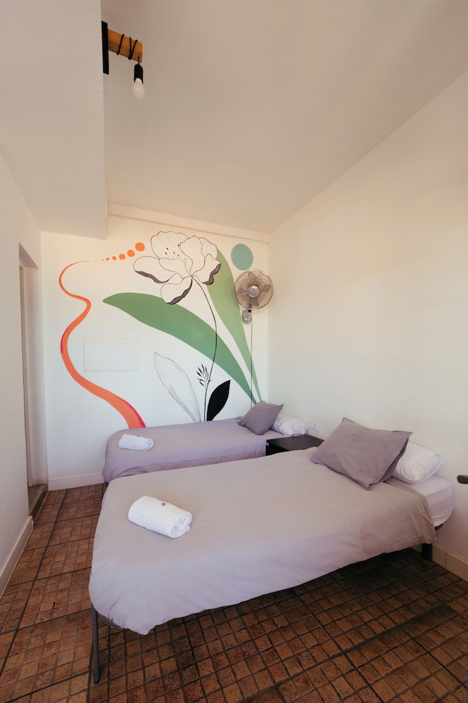 Ocean Nomads Hostel