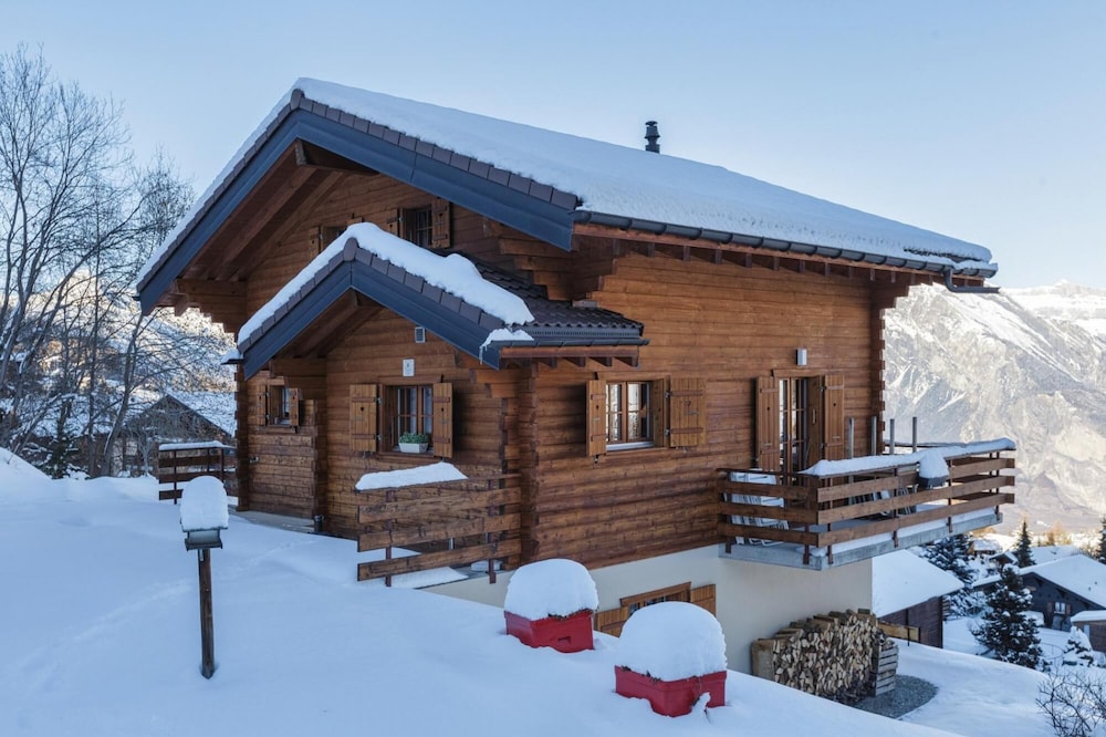 Montebello - Cozy Classic Swiss Chalet With Stunning Views