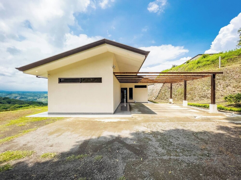 Journeys End-stunning Views In Gated Community