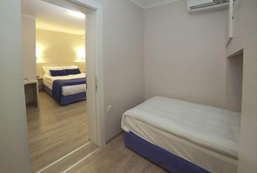 Yürüyüş Yapılan Otel - Image 13