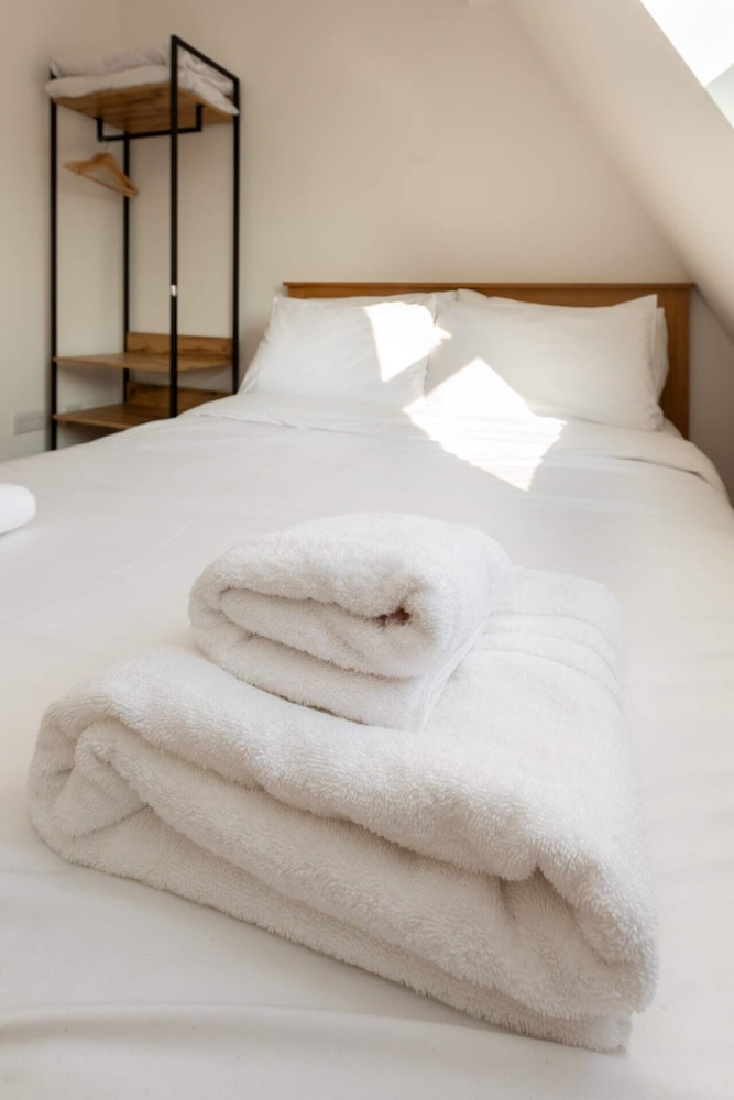 Spaciously Renovated 2BD Flat - Camden