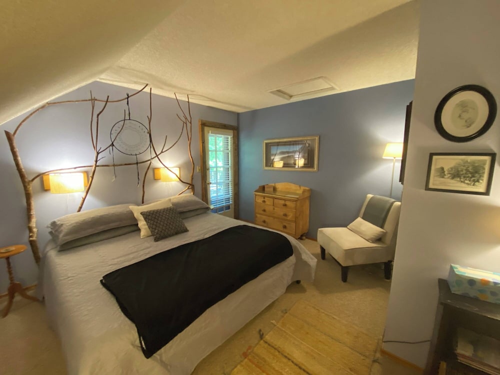 Manitou Lodge
