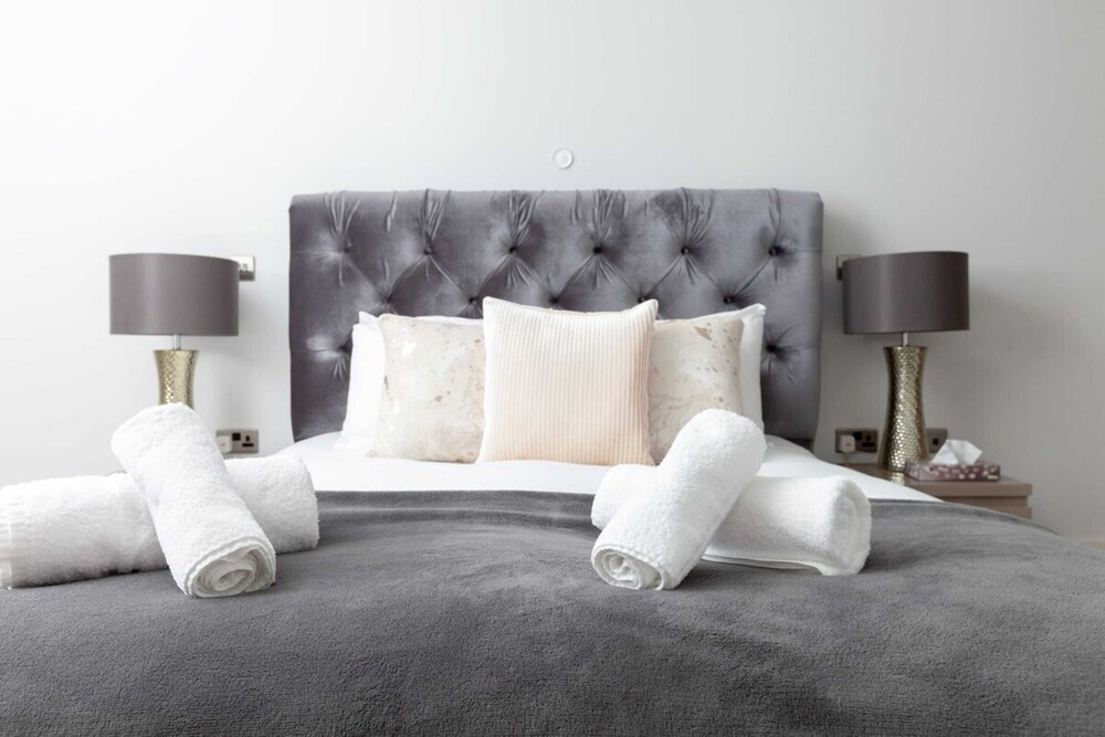 Luxurious Central Edinburgh Apartment - Sleeps 6