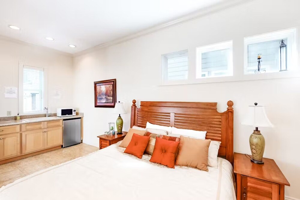Serenity by the Sea! 4BR Retreat, Sleeps 12, Walk to Beach & Community Pool