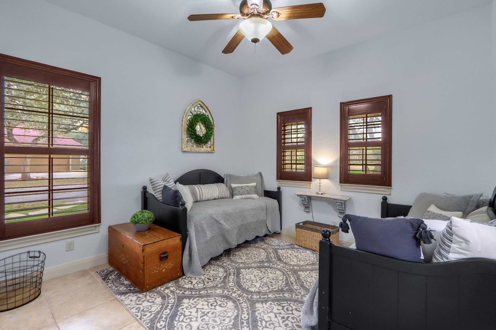 Piece of Haven A Hill Country Retreat for 7!