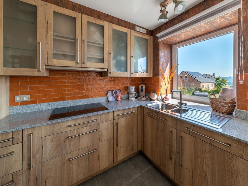 Spacious Getaway Near Spa F1
