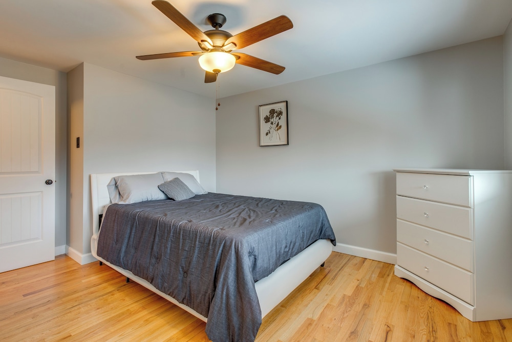 12 Mi to Dtwn Denver: Home w/ Fenced Backyard!