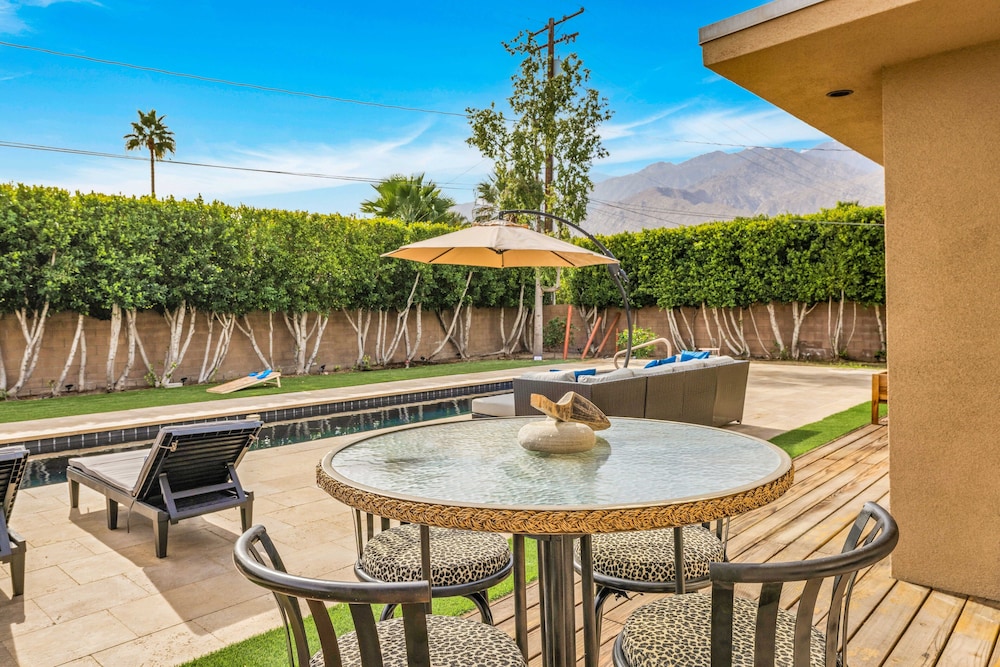 Mid-Century Elegance & Fun in Tahquitz River Estates