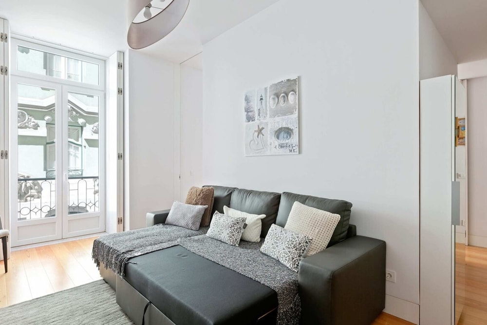 Spacious 1 Bedroom Apartment Near Baixa view 3