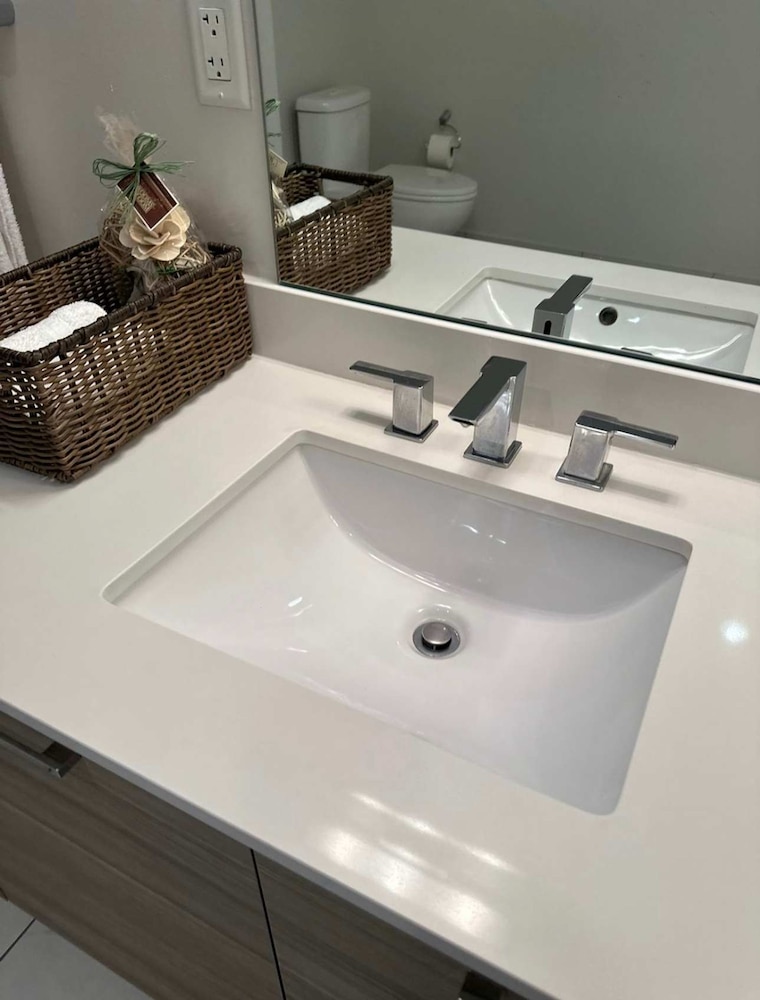 Luxury Entire 2 BR Condo Oceanfront In Cartagena