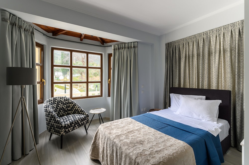 Villa Filoxenia - by the sea - up to 12 guests view 5