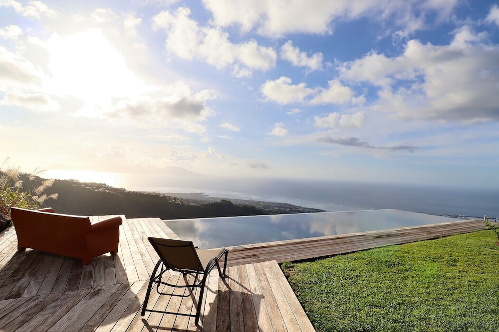 Moorea Horizon