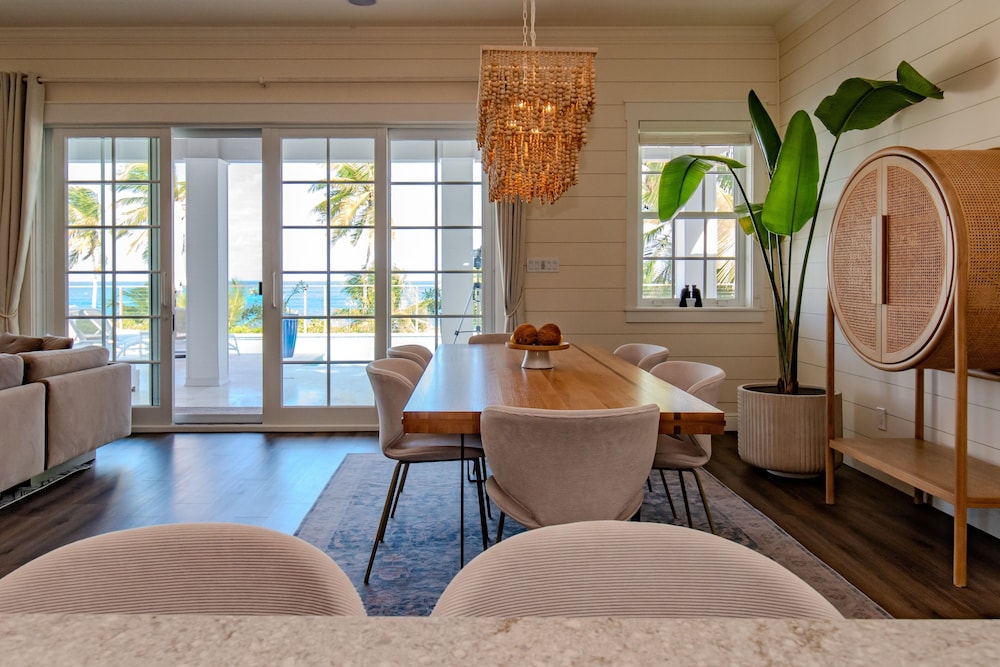 Seaduced - Brand New Luxury Beachfront Estate With Pool 4 Bedroom Home
