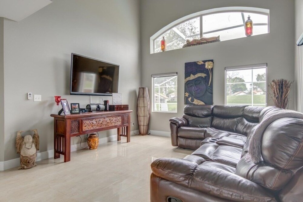 Southern Dunes Comforts Of Home! Golf Views! 4 Bedroom Home by RedAwning