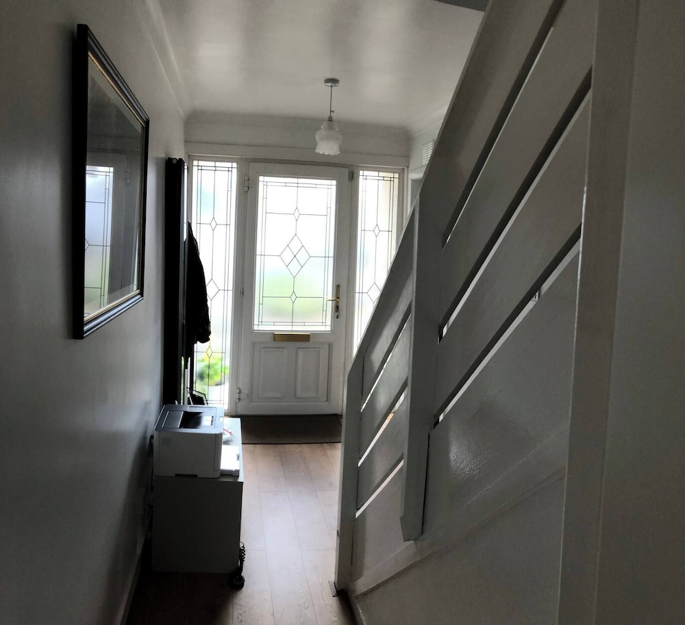 Limegrove Comfortable Three Bedroom House