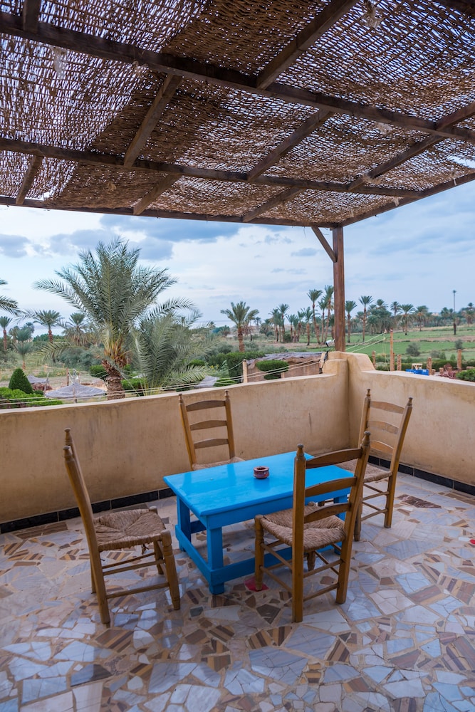 Zad Elmosafer Guest House
