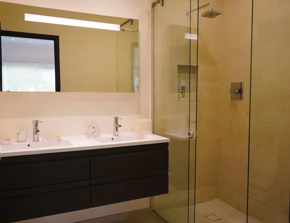 Eagle Beach Resort Ground Level 3br3ba Pool Levent