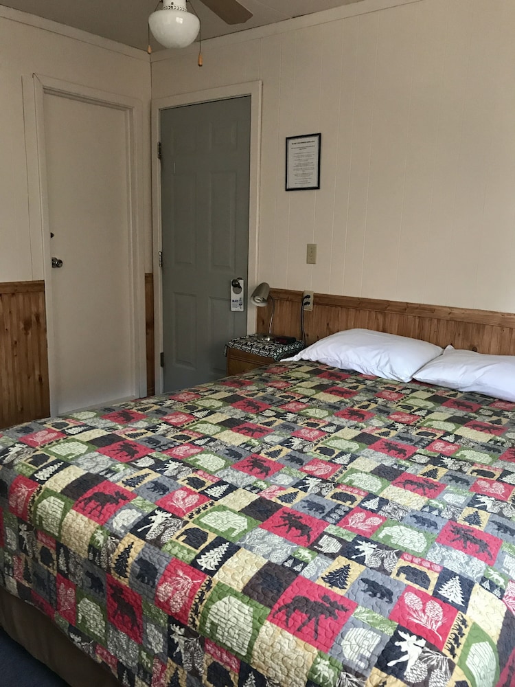 Tenderfoot Cabins & Motel