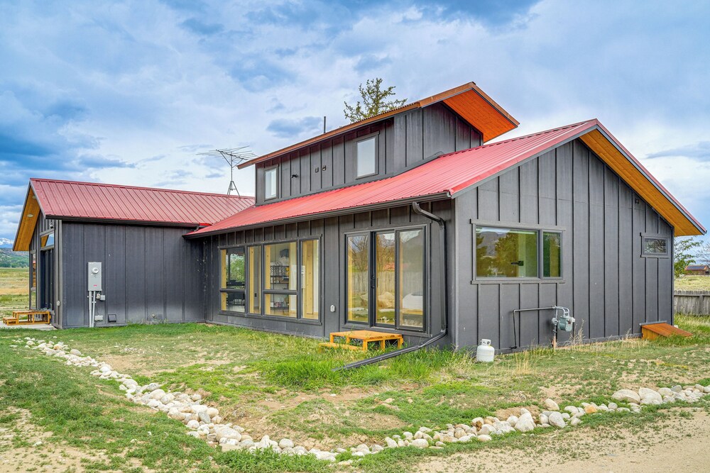 Stunning 14er Views! Private 6-acre Salida Retreat