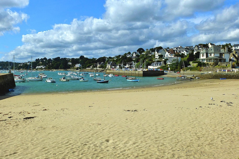 Holiday Home in Locquirec Near Sandy Beach