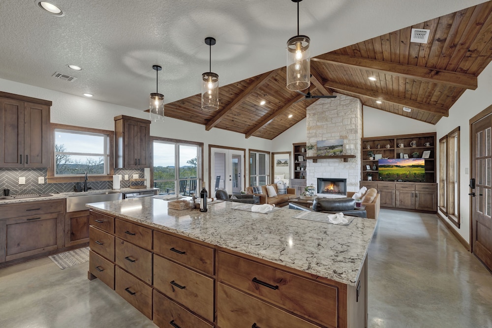 Luxury in the Hill Country, 10-mins to Downtown!