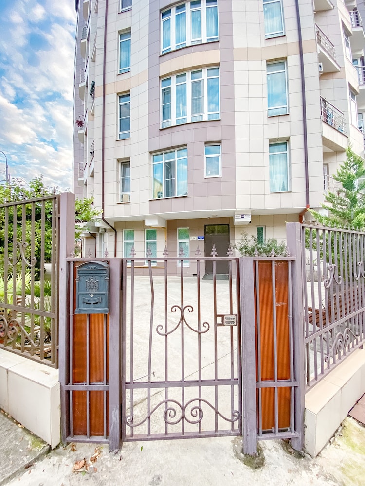 Abri Luxe on Medovoy view 2