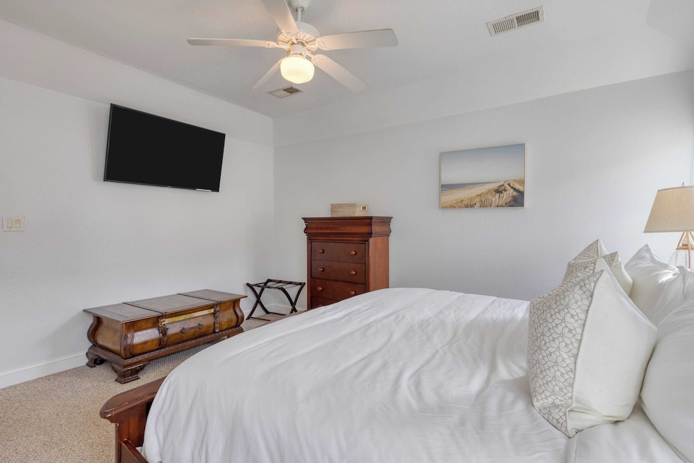 Sleeps 28 Beachfront w/ Pool, Hot Tub, Game Room Atlantic Watch by Avantstay