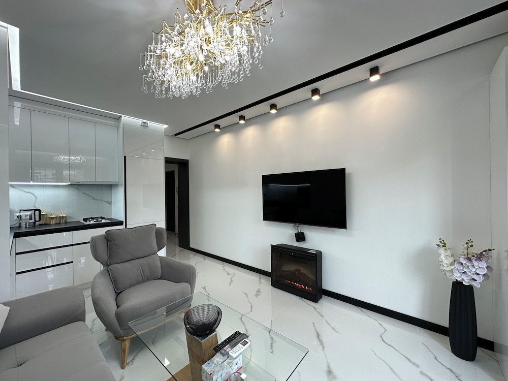 Apartment by Luxe Group MA777