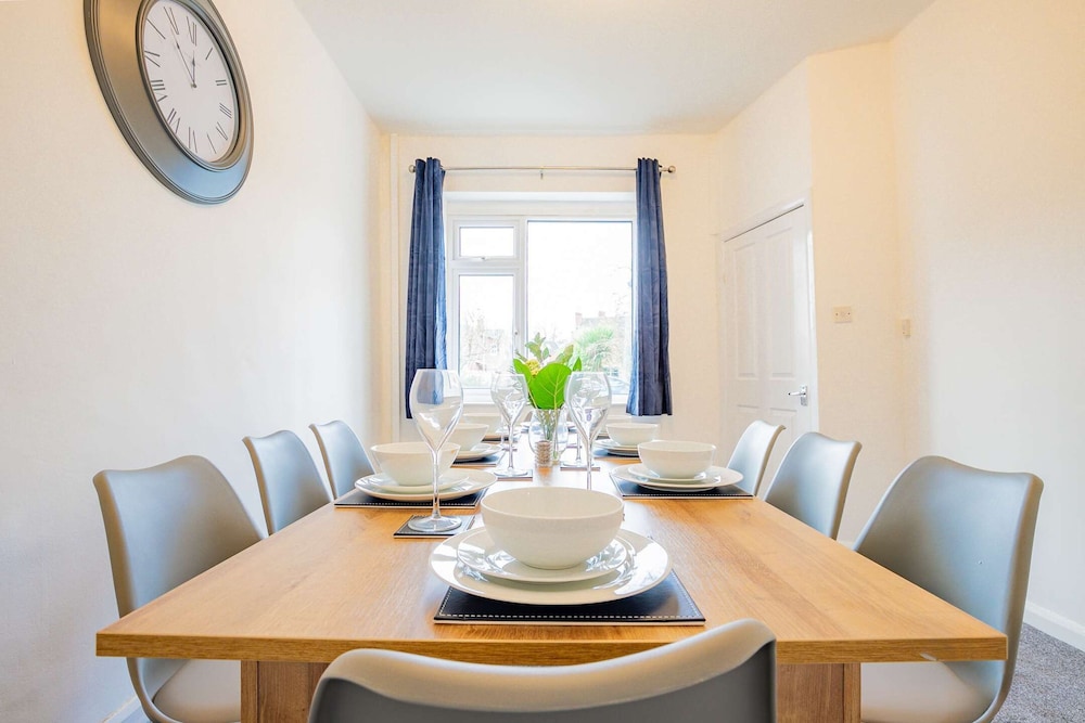 Host Stay Chestnut Residence