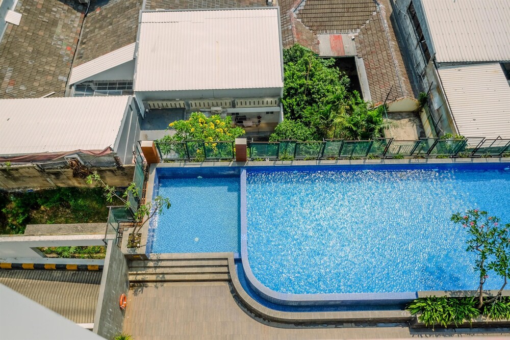 Comfortable And Restful 2Br Nifarro Park Apartment
