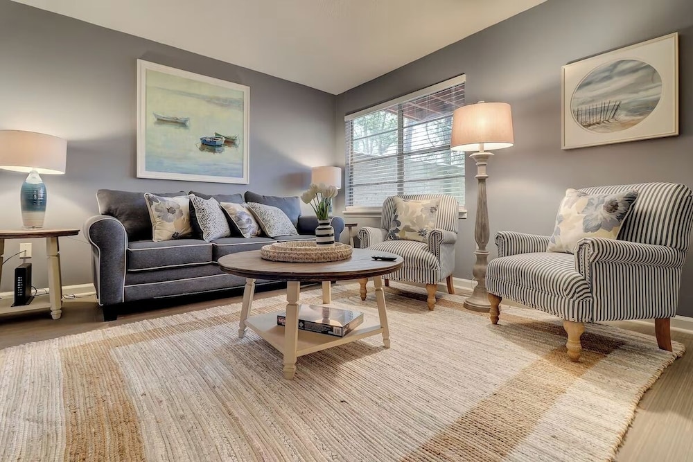 Spacious 3BR Hilton Head Getaway + Pool Access