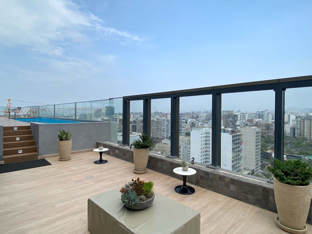 w Superb Loft w Balcony in Barranco