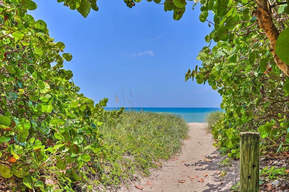 Ocean Access Jensen Beach Home: Dock & Lanai! view 4