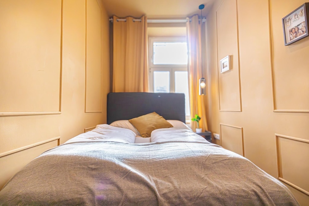 Group Friendly 4BR Near Westbahnhof