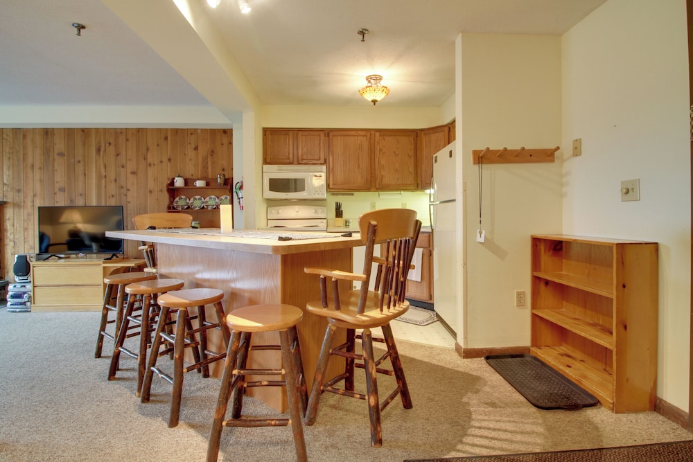 Cozy Condo w/ Community Pool, Walk to Slopes! view 2