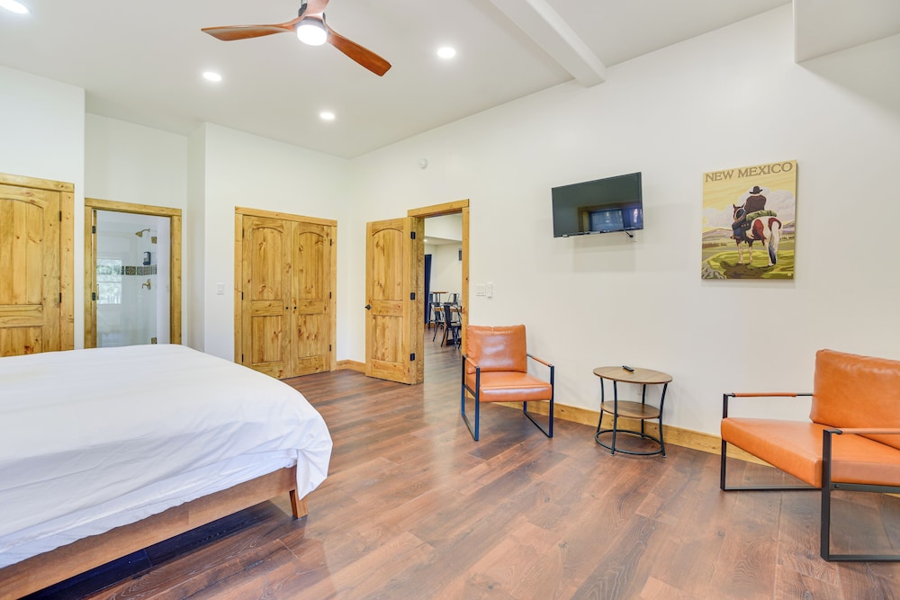3 Mi to Resort: Year-round Angel Fire Getaway!