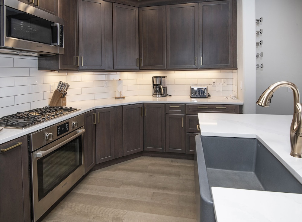Ski In Ski Out Townhome in Rocky Mountain Access to Elkhorn Chairlift by RedAwning