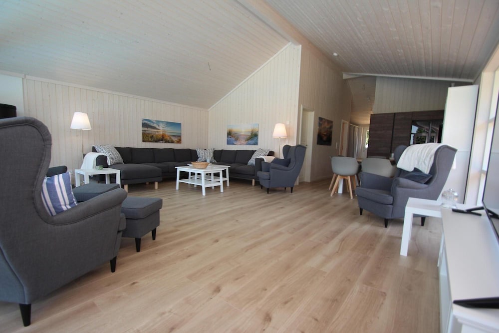 Ferienhaus mit Pool und Sauna am Duemmer See
