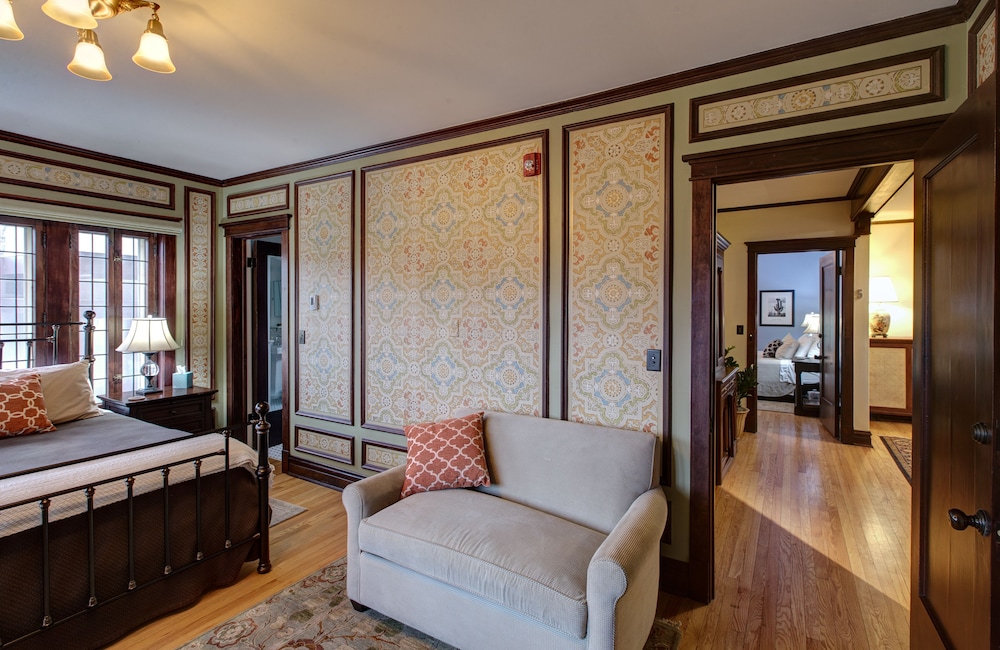 Lang House Chicago