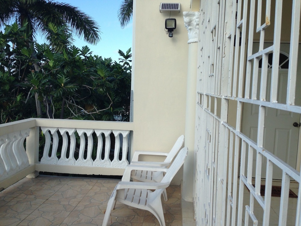 Rose View Apartment Montego Bay