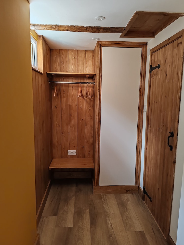 Hayne Barn Estate - Private Estate : 6 Eco Lodges - 1 Studio