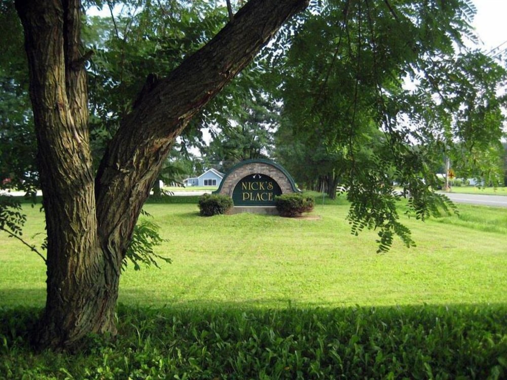 The Seasons Inn at Nicks Place - Property Image 2