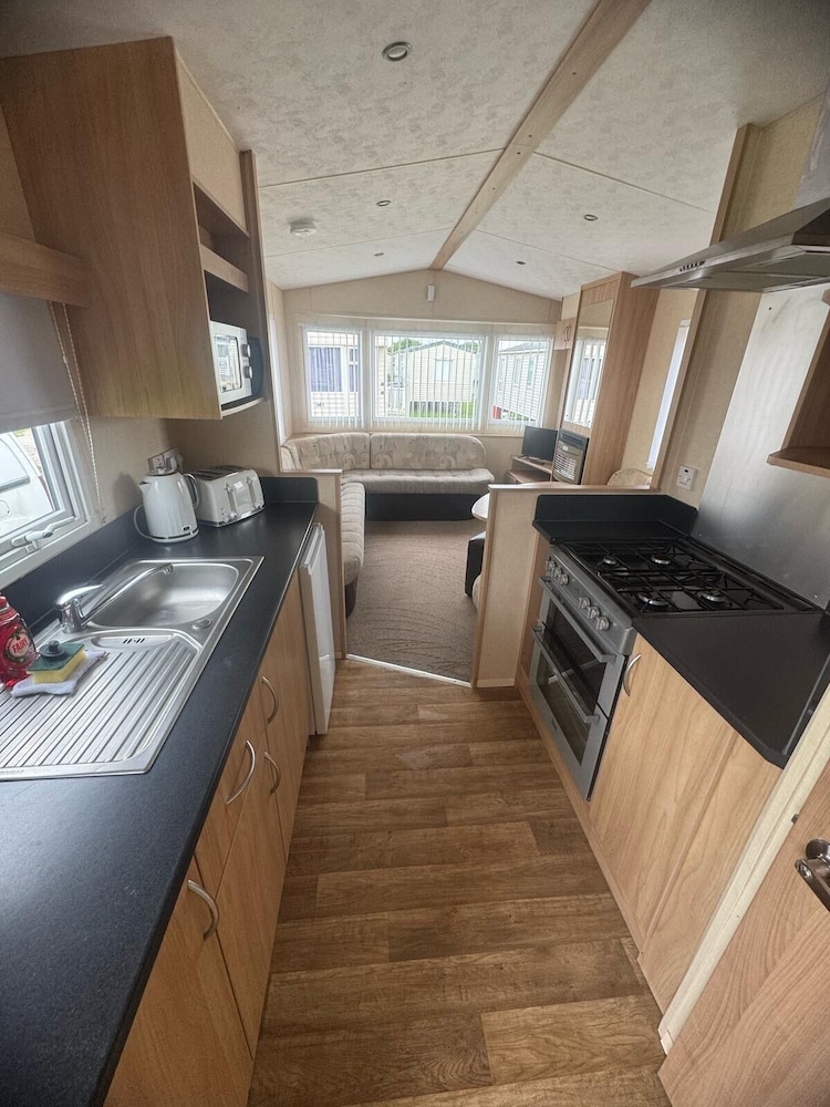3 Bed Caravan - Sleeps 8 - Pets - Parking